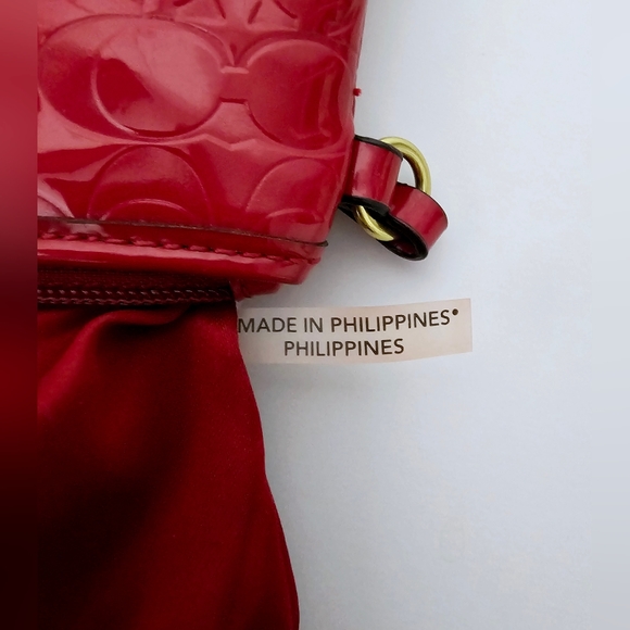 COACH PATENT LEATHER SIGNATURE WRISTLET - Picture 12 of 15